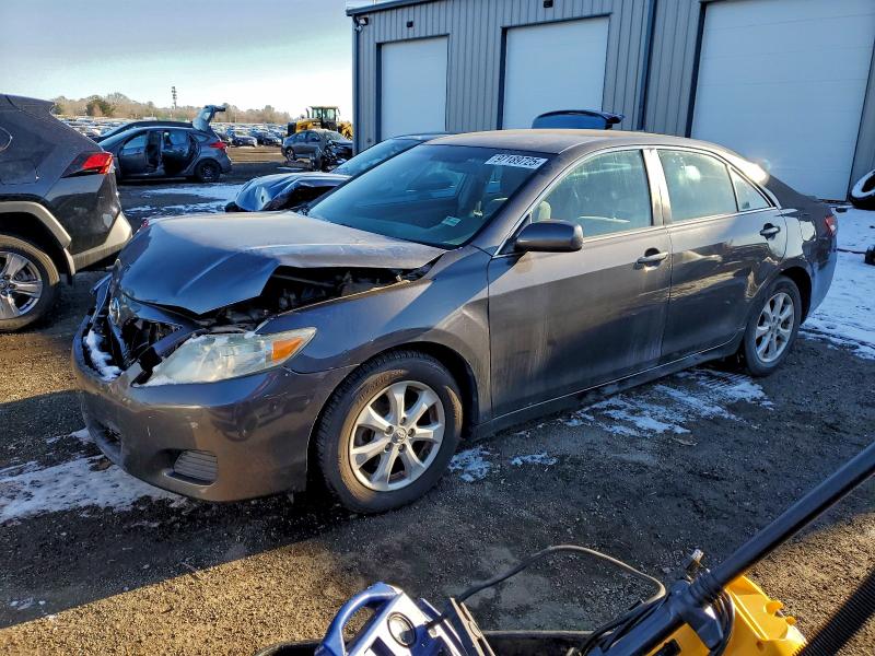 TOYOTA CAMRY BASE 2011 с VIN 4T1BF3EK2BU200470 - Снимка от търг