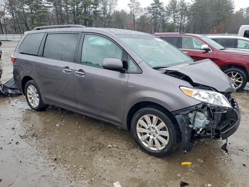 Photo 4 from auction – 2017 TOYOTA SIENNA XLE with VIN 5TDDZ3DC1HS178845