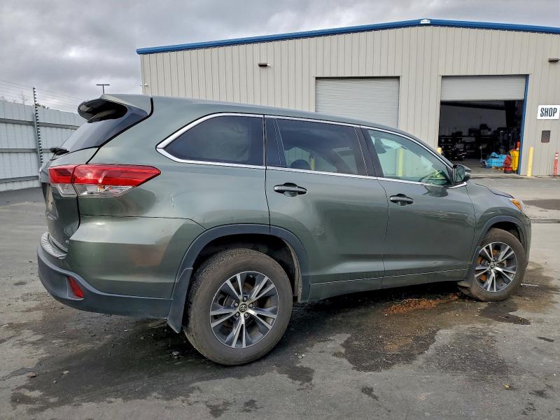 Photo 3 from auction – 2017 TOYOTA HIGHLANDER with VIN 5TDBZRFH0HS448697