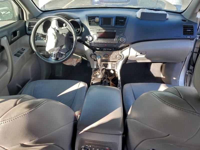 Photo 8 from auction – 2012 TOYOTA HIGHLANDER with VIN 5TDBK3EH4CS131551