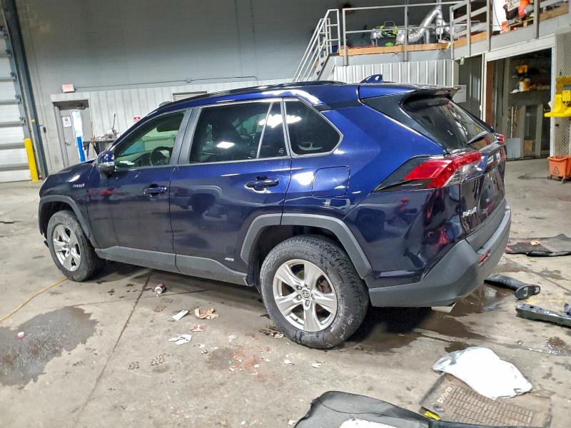 Photo 2 from auction – 2021 TOYOTA RAV4 XLE with VIN JTMR6RFVXMD007937