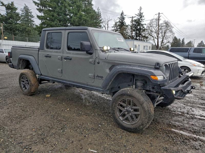 Photo 4 from auction – 2020 JEEP GLADIATOR with VIN 1C6HJTAG0LL156787