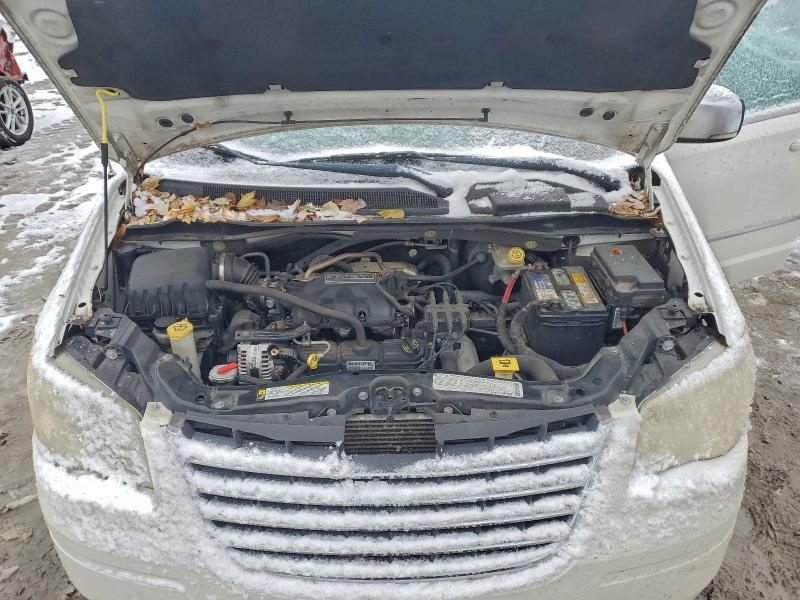 Photo 12 from auction – 2010 CHRYSLER TOWN & COU with VIN 2A4RR8D10AR435102