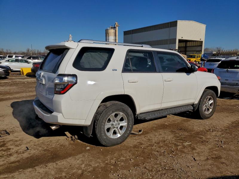 Photo 3 from auction – 2017 TOYOTA 4RUNNER SR with VIN JTEBU5JR4H5419230