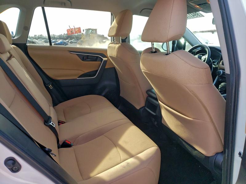 Photo 11 from auction – 2019 TOYOTA RAV4 LE with VIN 2T3H1RFV2KW057502