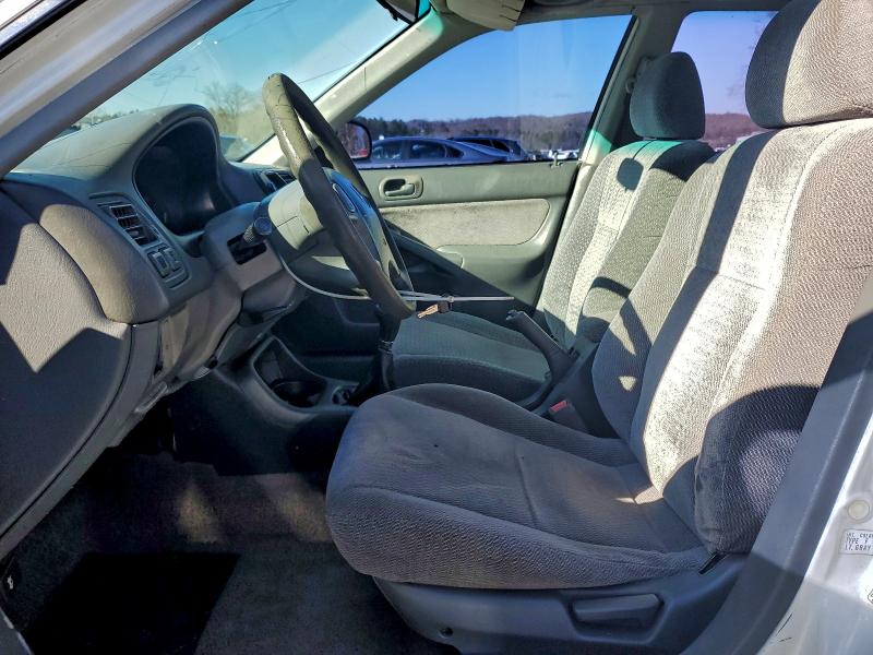 Photo 7 from auction – 1998 HONDA CIVIC LX with VIN 2HGEJ6677WH520082