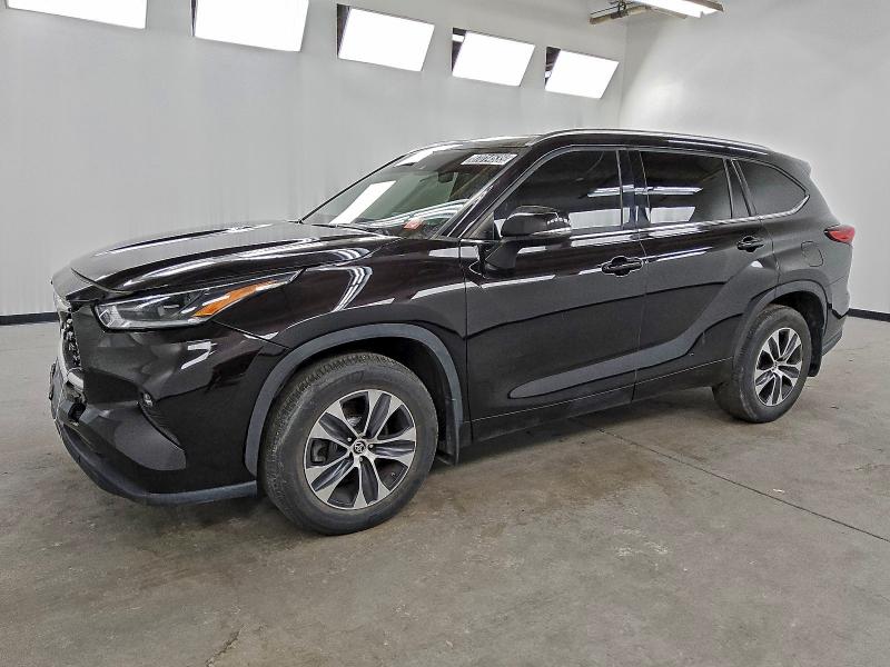 TOYOTA HIGHLANDER 2021 with VIN 5TDHZRBH6MS130397 - Photo from auction