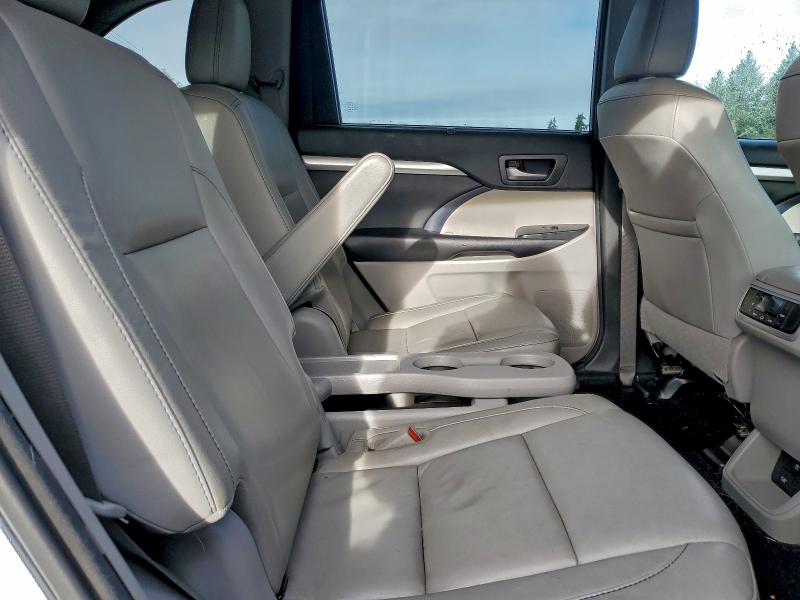 Photo 11 from auction – 2017 TOYOTA HIGHLANDER with VIN 5TDJZRFHXHS398158