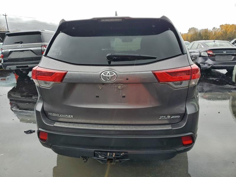 Photo 6 from auction – 2019 TOYOTA HIGHLANDER with VIN 5TDJZRFH0KS943792