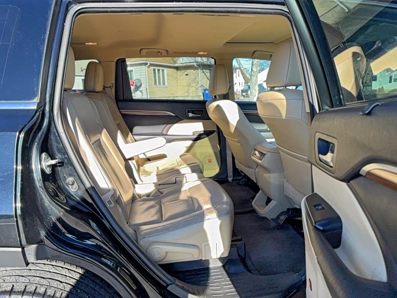 Photo 6 from auction – 2017 TOYOTA HIGHLANDER with VIN 5TDDGRFH3HS024686