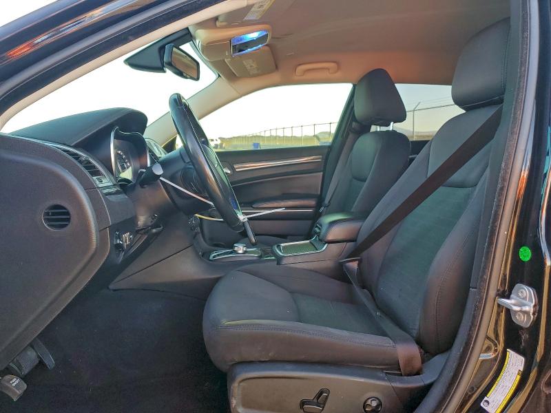 Photo 7 from auction – 2019 CHRYSLER 300 TOURIN with VIN 2C3CCAAGXKH609962