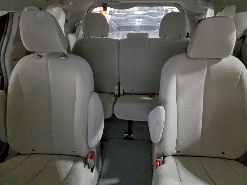 Photo 10 from auction – 2014 TOYOTA SIENNA LE with VIN 5TDJK3DC0ES087231