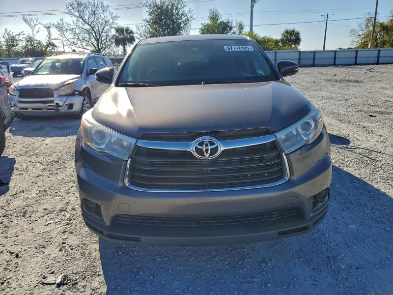 Photo 5 from auction – 2016 TOYOTA HIGHLANDER with VIN 5TDZARFH2GS022806