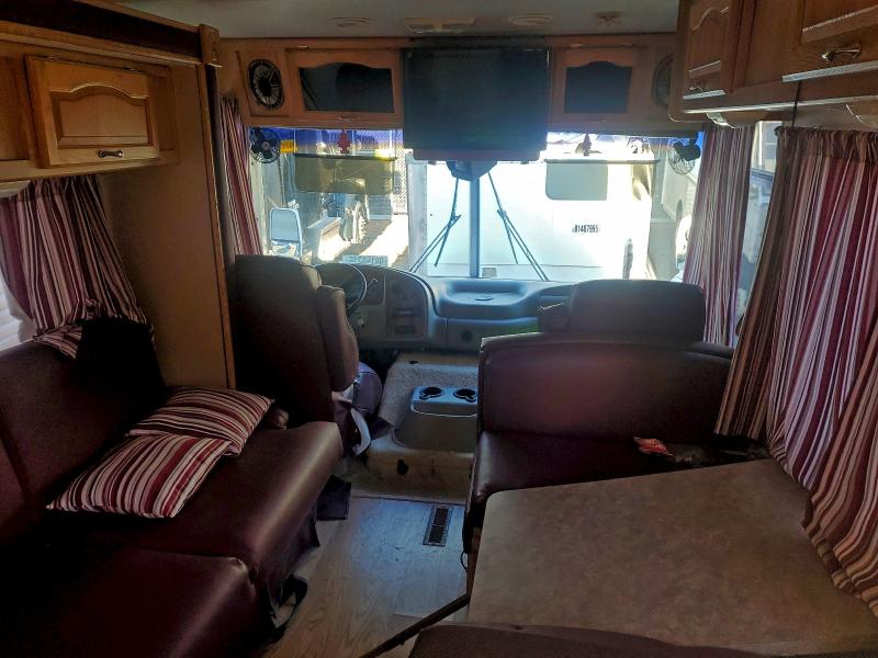 Photo 5 from auction – 2002 WORKHORSE CUSTOM CHASSIS MOTORHOME with VIN 5B4LP57G623345467