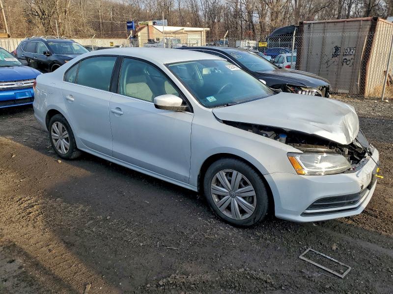 Photo 4 from auction – 2017 VOLKSWAGEN JETTA with VIN 3VW2B7AJ0HM274890