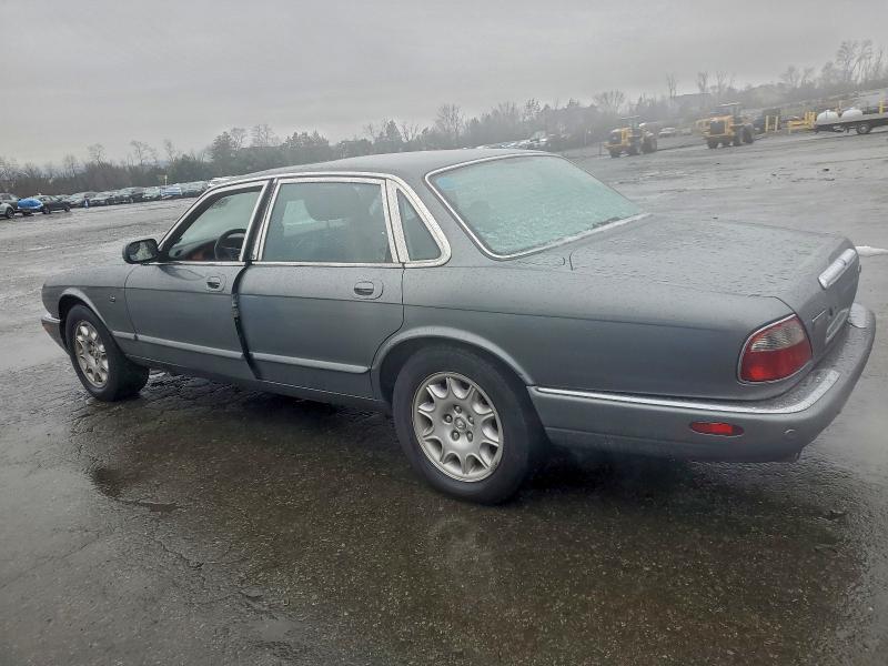 صورة رقم 2 من المزاد - 2003 JAGUAR XJ8 مع VIN SAJDA14CX3LF54128