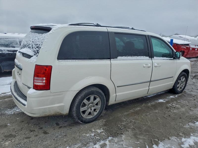 Photo 3 from auction – 2010 CHRYSLER TOWN & COU with VIN 2A4RR8D10AR435102