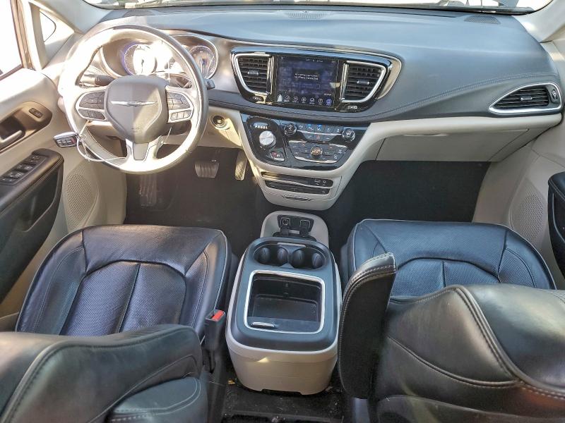 Photo 8 from auction – 2017 CHRYSLER PACIFICA L with VIN 2C4RC1GG9HR839623