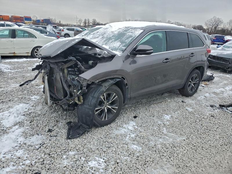 TOYOTA HIGHLANDER 2019 with VIN 5TDZARFH1KS043767 - Photo from auction