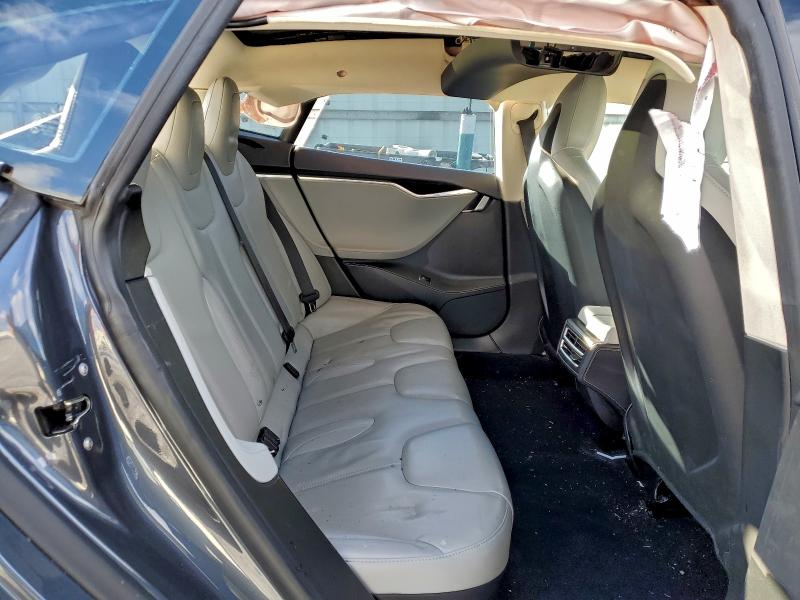 Photo 11 from auction – 2015 TESLA MODEL S 85 with VIN 5YJSA1H19FFP79935