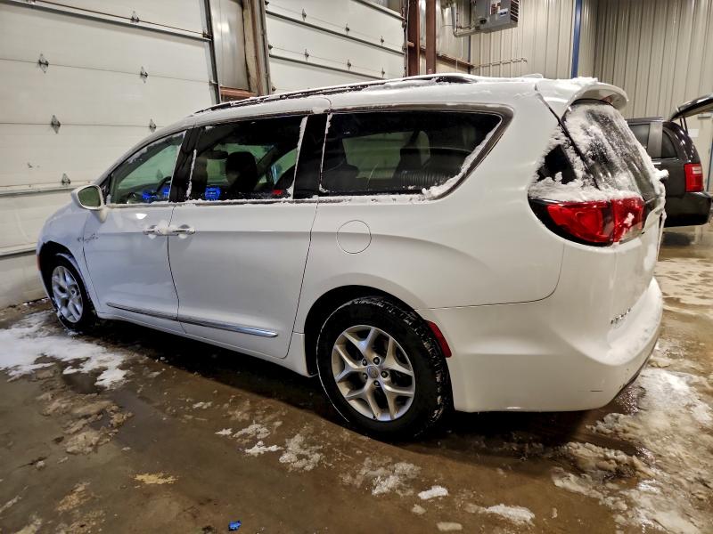 Photo 2 from auction – 2017 CHRYSLER PACIFICA T with VIN 2C4RC1BG0HR831403