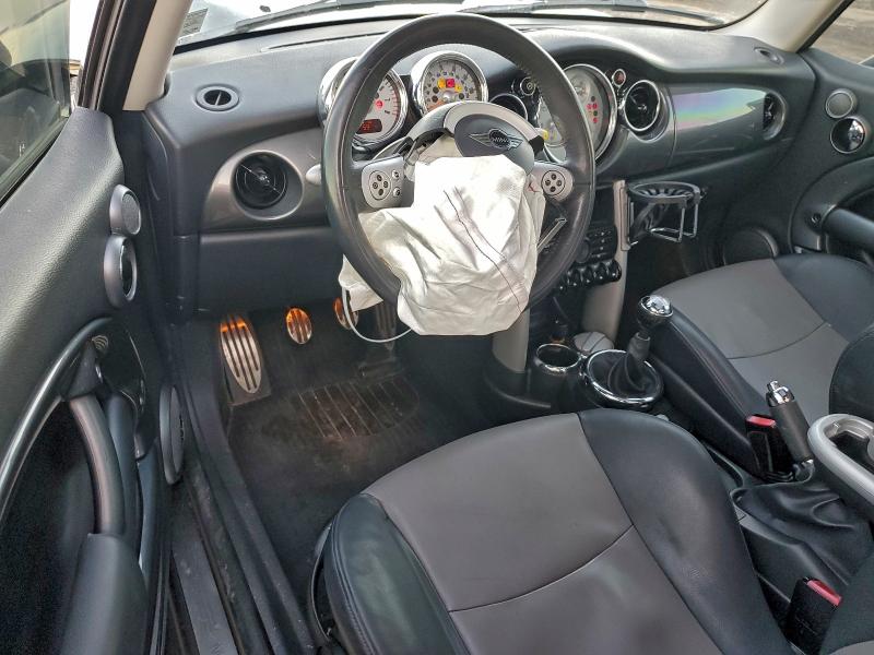 Photo 8 from auction – 2006 MINI COOPER S with VIN WMWRE33506TL22093