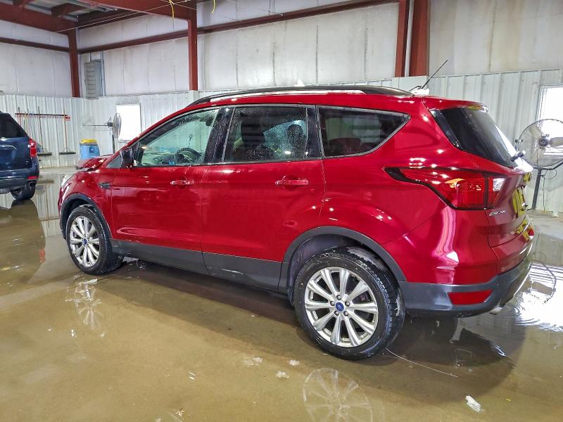 Photo 2 from auction – 2019 FORD ESCAPE SE with VIN 1FMCU9GD7KUA48262