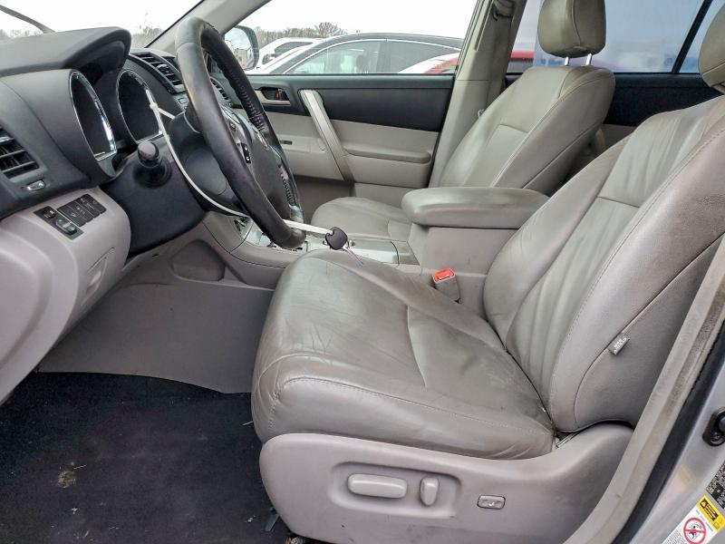 Photo 7 from auction – 2011 TOYOTA HIGHLANDER with VIN 5TDZA3EH8BS012675
