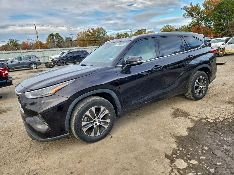TOYOTA HIGHLANDER 2022 with VIN 5TDGZRAH7NS090362 - Photo from auction