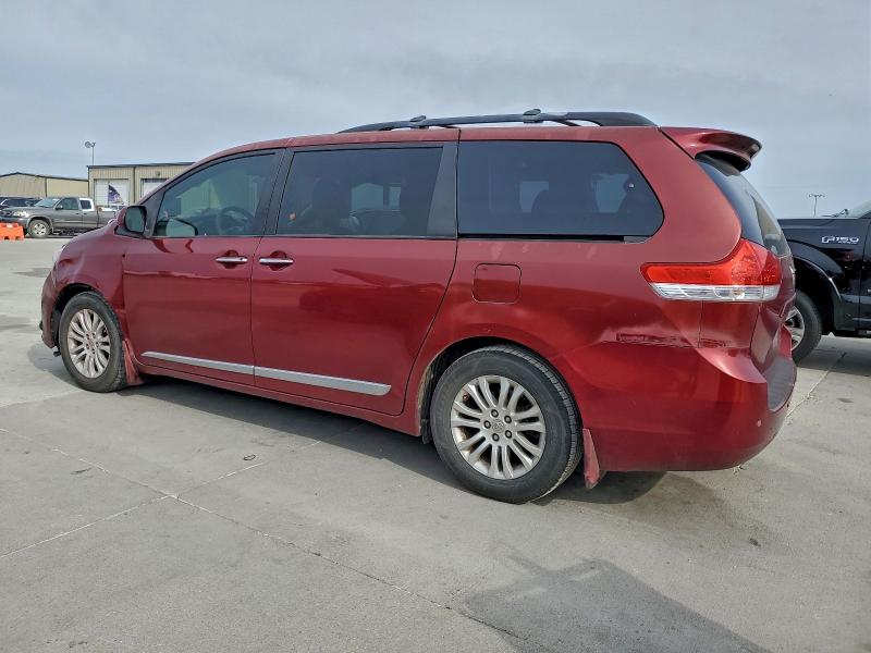 Photo 2 from auction – 2012 TOYOTA SIENNA XLE with VIN 5TDYK3DC4CS232816