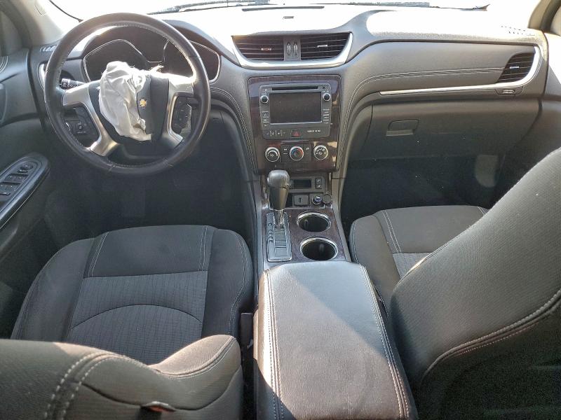 Photo 8 from auction – 2017 CHEVROLET TRAVERSE with VIN 1GNKRGKD8HJ334393