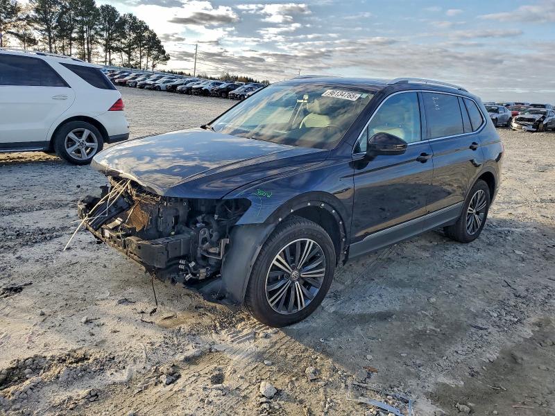 VOLKSWAGEN TIGUAN 2018 with VIN 3VV3B7AX8JM020122 - Photo from auction