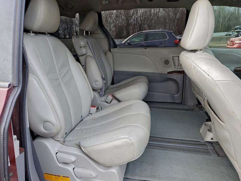 Photo 11 from auction – 2011 TOYOTA SIENNA XLE with VIN 5TDYK3DC1BS048254