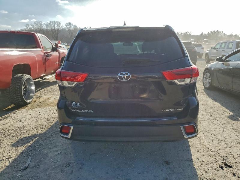 Photo 6 from auction – 2018 TOYOTA HIGHLANDER with VIN 5TDDZRFH9JS824179