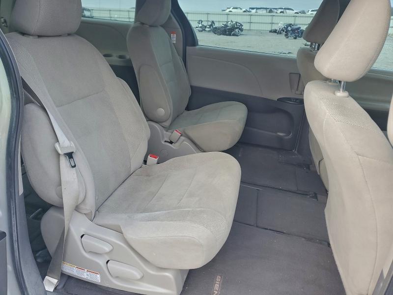 Photo 11 from auction – 2015 TOYOTA SIENNA with VIN 5TDZK3DC9FS567188