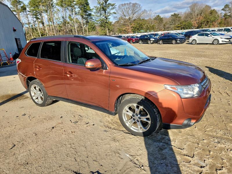 Photo 4 from auction – 2014 MITSUBISHI OUTLANDER with VIN JA4JZ4AX2EZ604353
