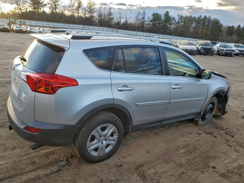 Photo 3 from auction – 2015 TOYOTA RAV4 LE with VIN JTMZFREV6FD070778