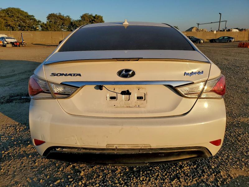 Photo 6 from auction – 2012 HYUNDAI SONATA HYB with VIN KMHEC4A47CA059207