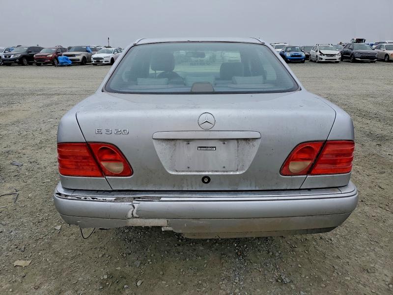 Photo 6 from auction – 1998 MERCEDES-BENZ E 320 with VIN WDBJF65F5WA704053