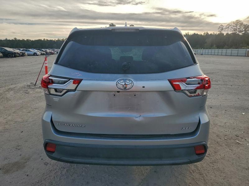 Photo 6 from auction – 2017 TOYOTA HIGHLANDER with VIN 5TDKZRFH4HS516628