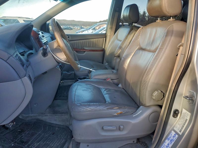 Photo 7 from auction – 2004 TOYOTA SIENNA with VIN 5TDZA22C84S042121