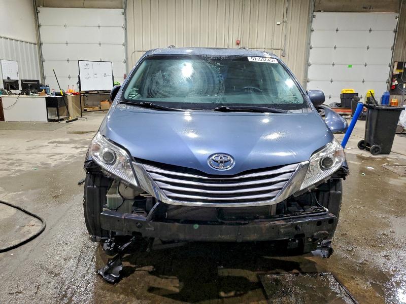 Photo 5 from auction – 2016 TOYOTA SIENNA XLE with VIN 5TDDK3DC9GS132179