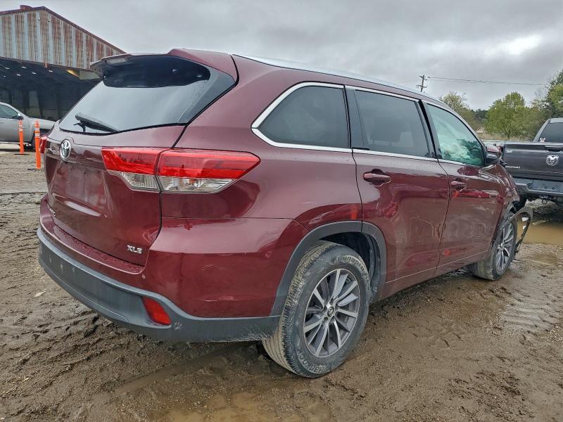 Zdjęcie 3 z aukcji – 2018 TOYOTA HIGHLANDER z VIN 5TDKZRFH3JS248838