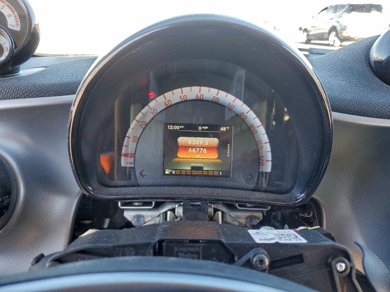 Photo 9 from auction – 2017 SMART FORTWO with VIN WMEFJ5DA0HK192643