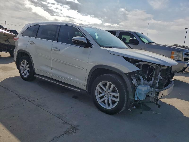 Photo 4 from auction – 2015 TOYOTA HIGHLANDER with VIN 5TDZARFH3FS016334