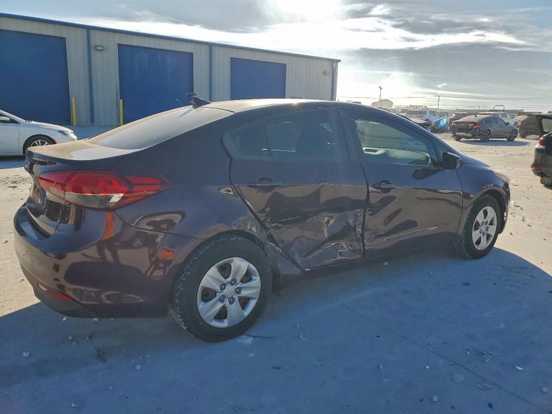 Photo 3 from auction – 2017 KIA FORTE LX with VIN 3KPFK4A70HE073931