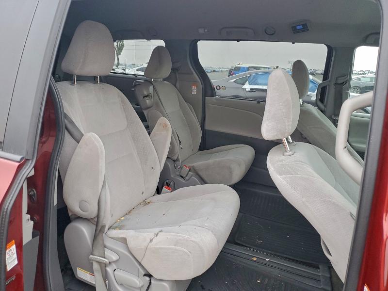 Photo 11 from auction – 2015 TOYOTA SIENNA LE with VIN 5TDKK3DC0FS618238