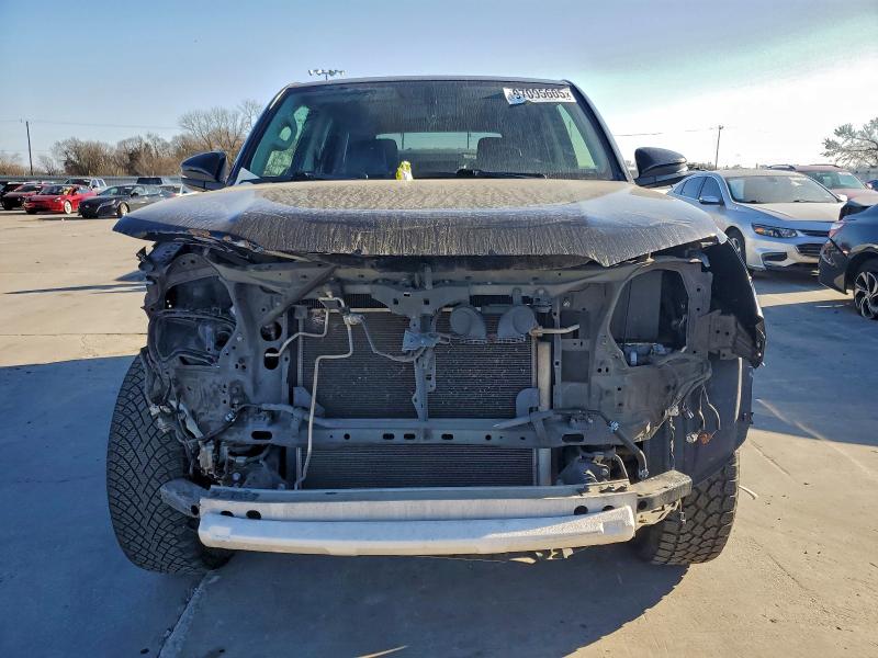 Photo 5 from auction – 2015 TOYOTA 4RUNNER SR with VIN JTEBU5JR2F5253688