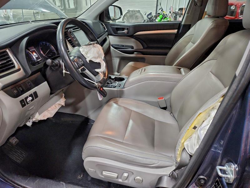 Photo 7 from auction – 2018 TOYOTA HIGHLANDER with VIN 5TDJZRFH6JS859331
