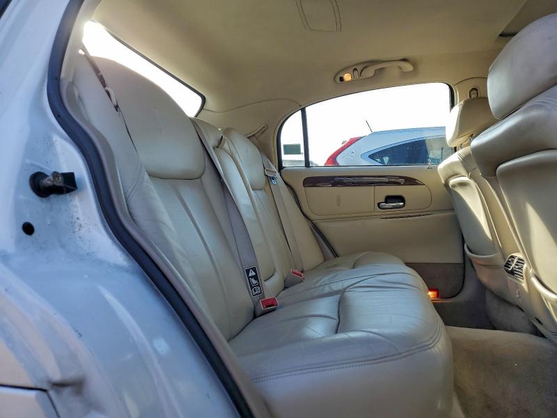 Photo 10 from auction – 2001 LINCOLN TOWN CAR C with VIN 1LNHM83W61Y680328